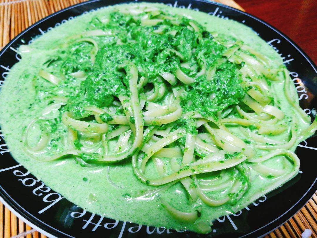 奶油菠菜青酱意大利面