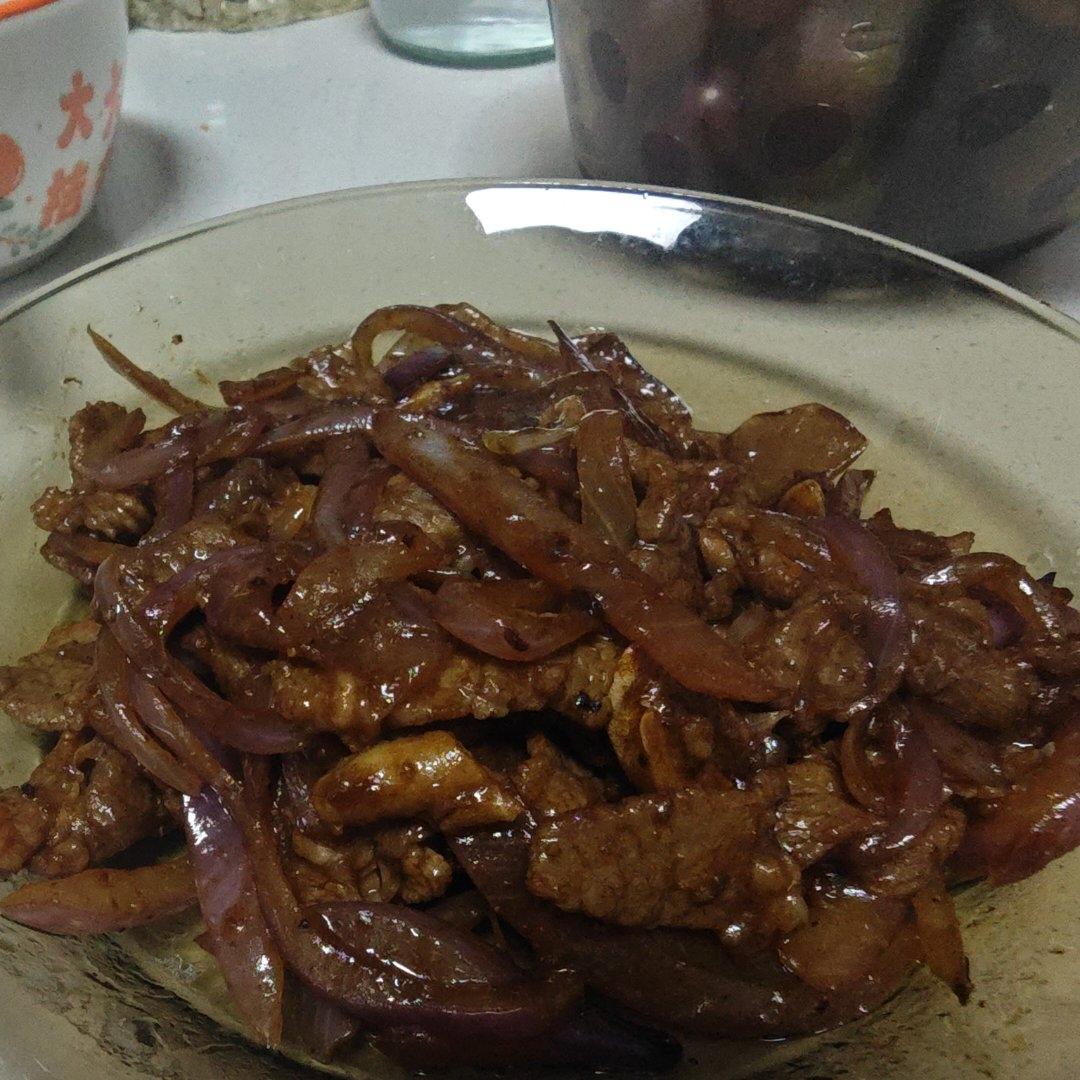 孜然牛肉（👈孜然肉片向左，吉野家向右👉）
