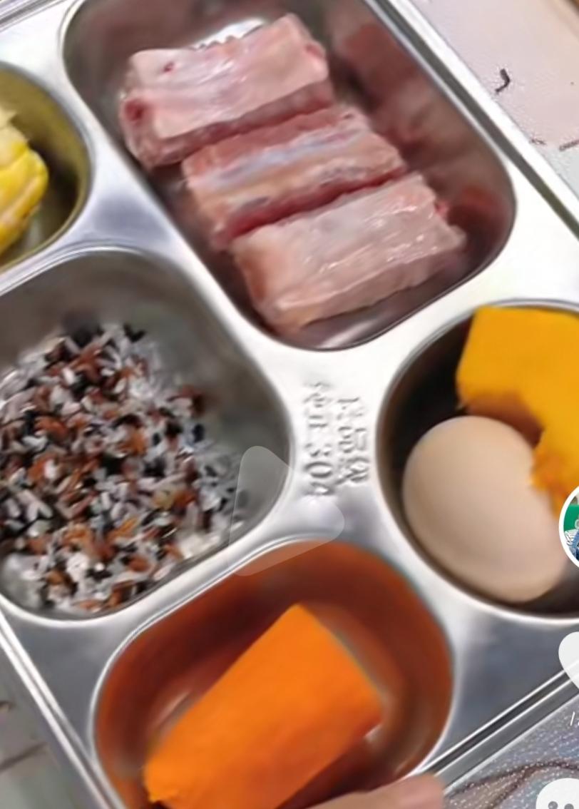 宝宝南瓜蒸排骨