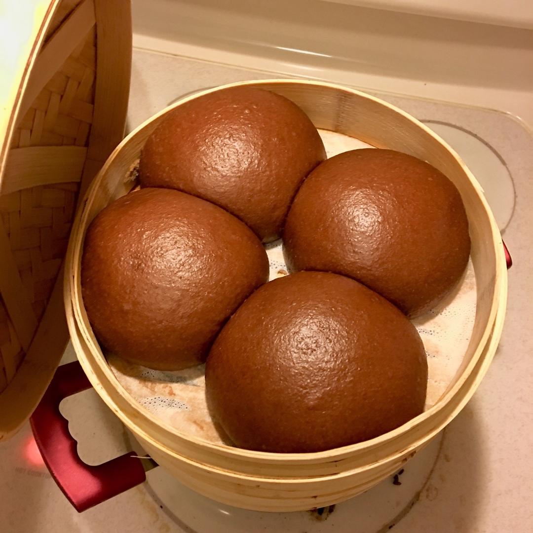 huizy做的松软黑可可核桃馒头