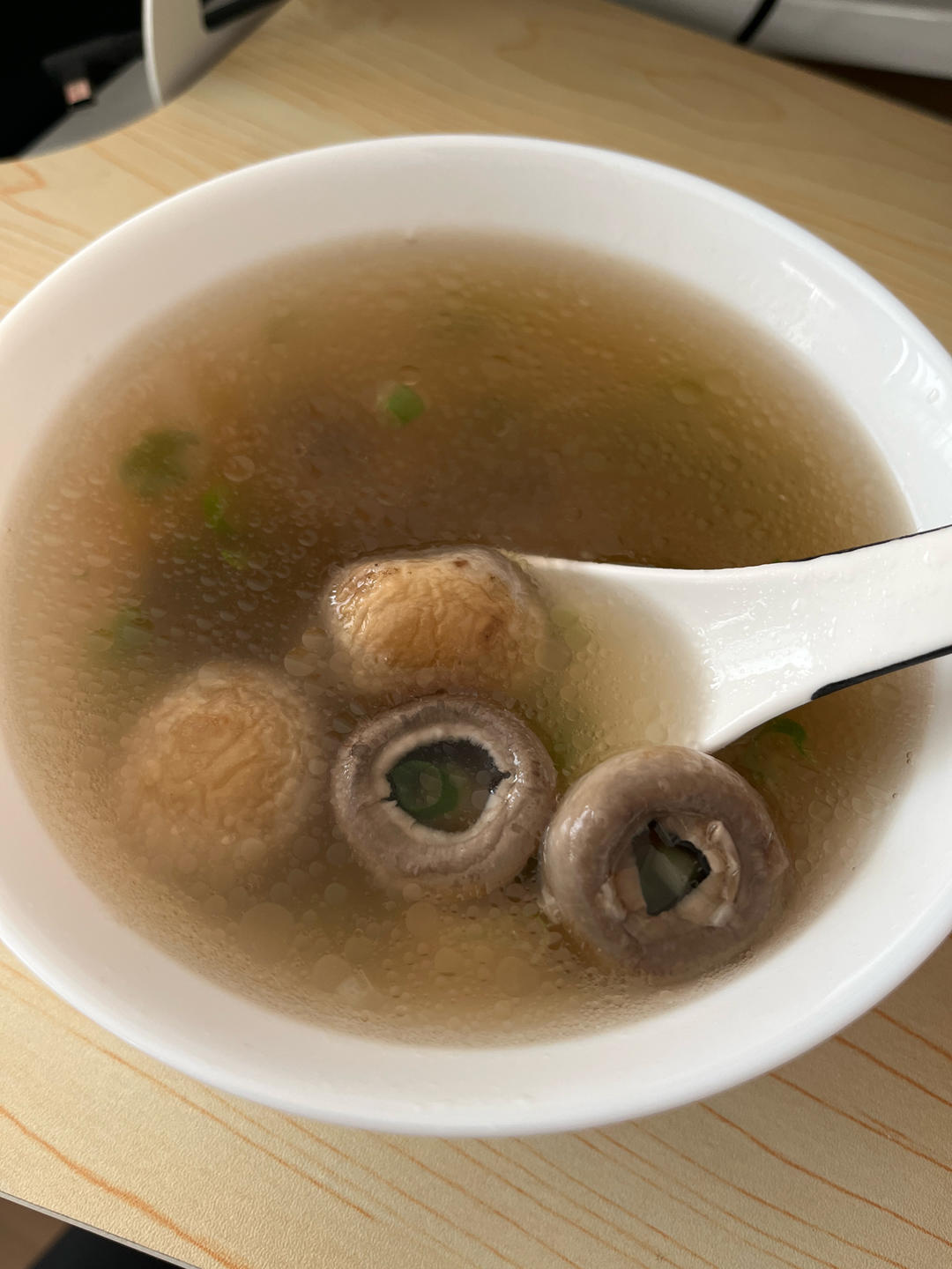鲜掉眉毛口蘑汤