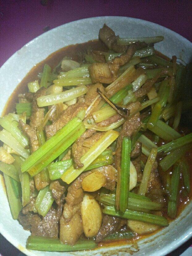 芹菜炒肉丝