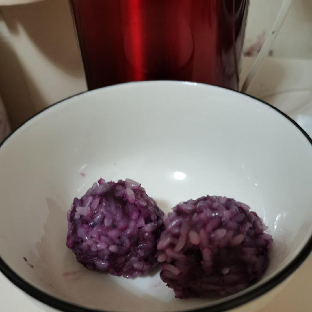 年夜饭必备系列丨高颜值自制紫薯糯米丸子