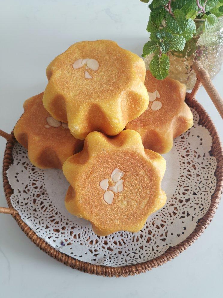 烤了一盘花儿~八角南瓜大鼓面包