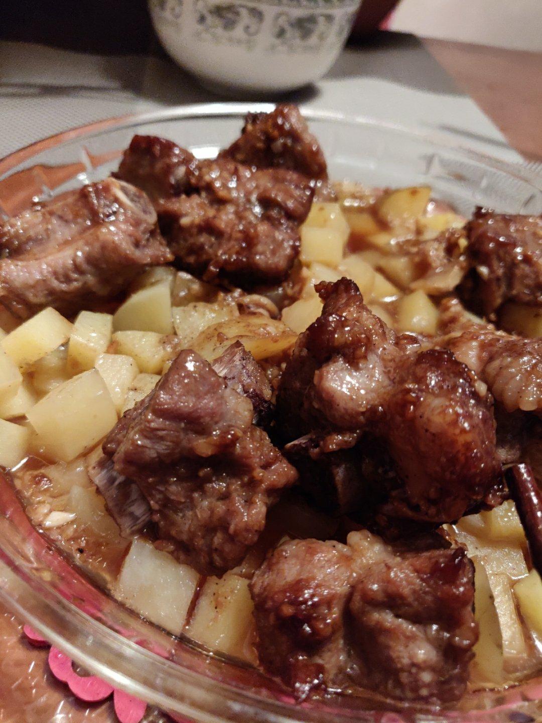 香酥排骨蒸土豆