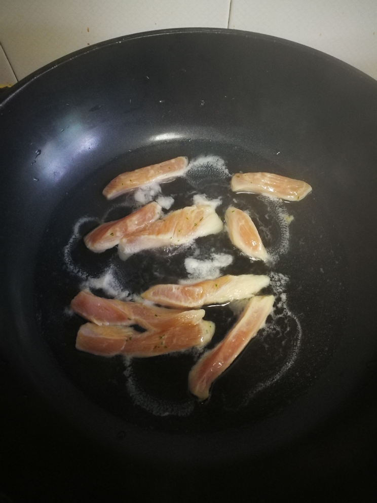 蒜苔炒鸡胸肉的做法 步骤1
