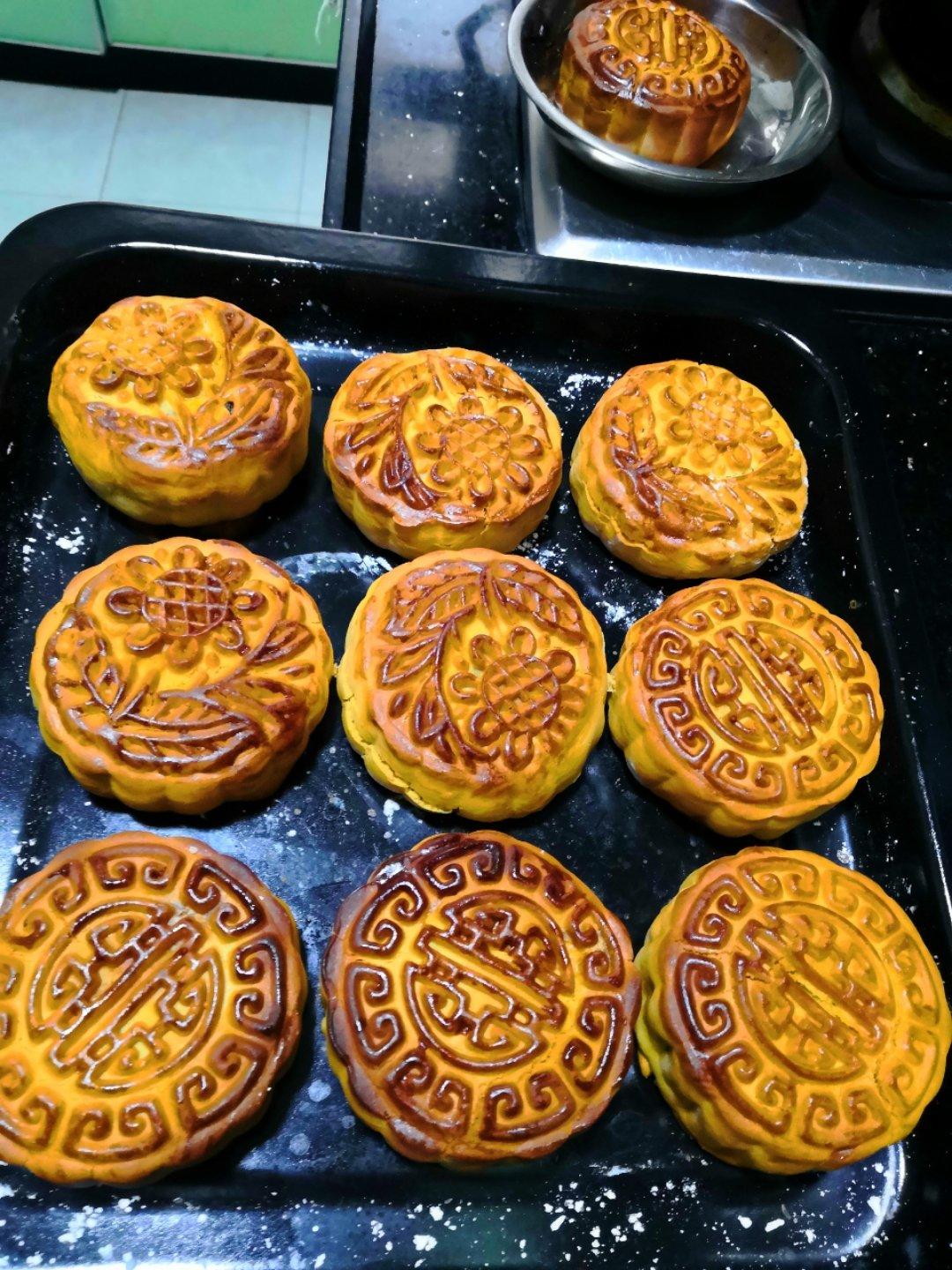 广式月饼—蛋黄莲蓉月饼