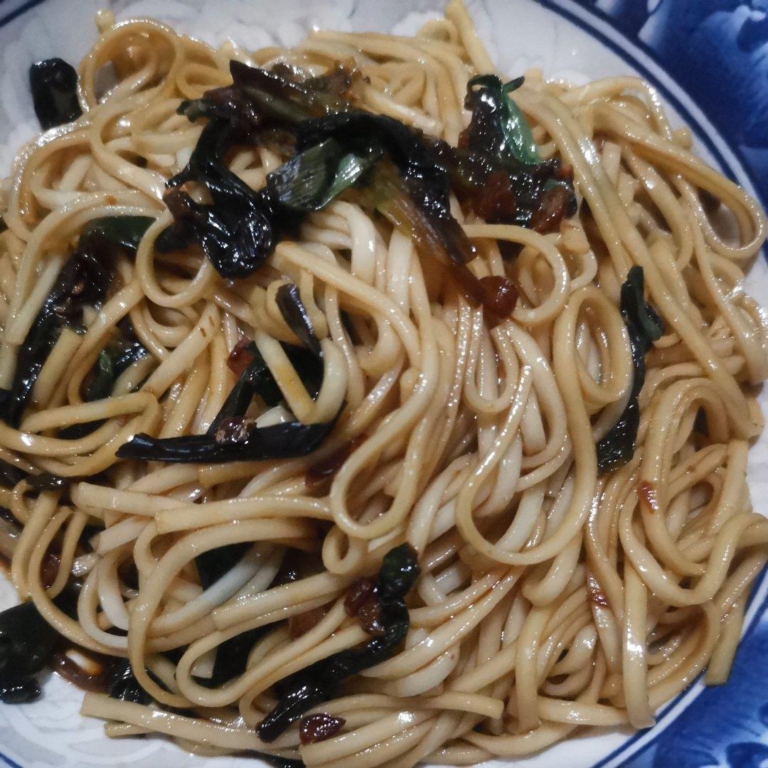 10分钟搞定的一碗葱油拌面