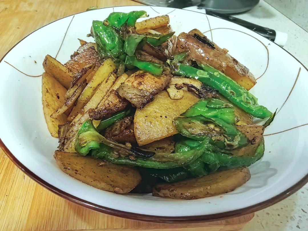 青椒土豆片炒肉-村驴版