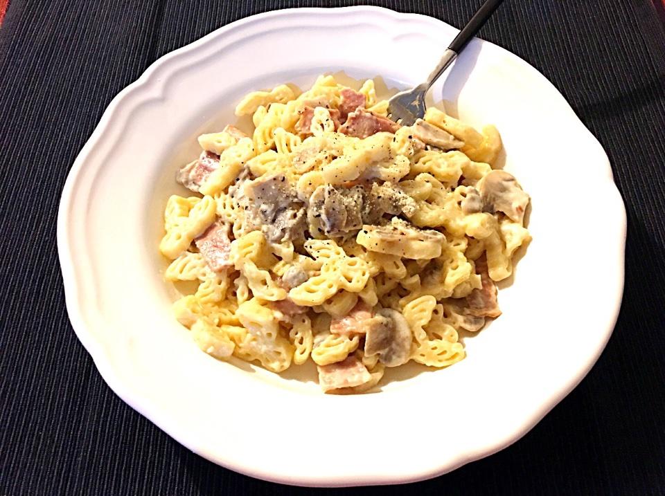 白蘑菇奶油培根意面