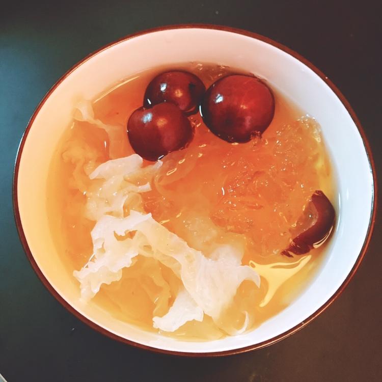 桃胶银耳红枣羹