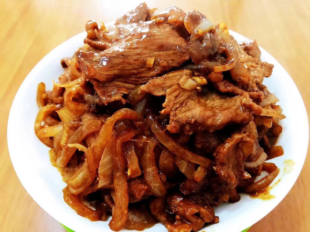 孜然牛肉（👈孜然肉片向左，吉野家向右👉）