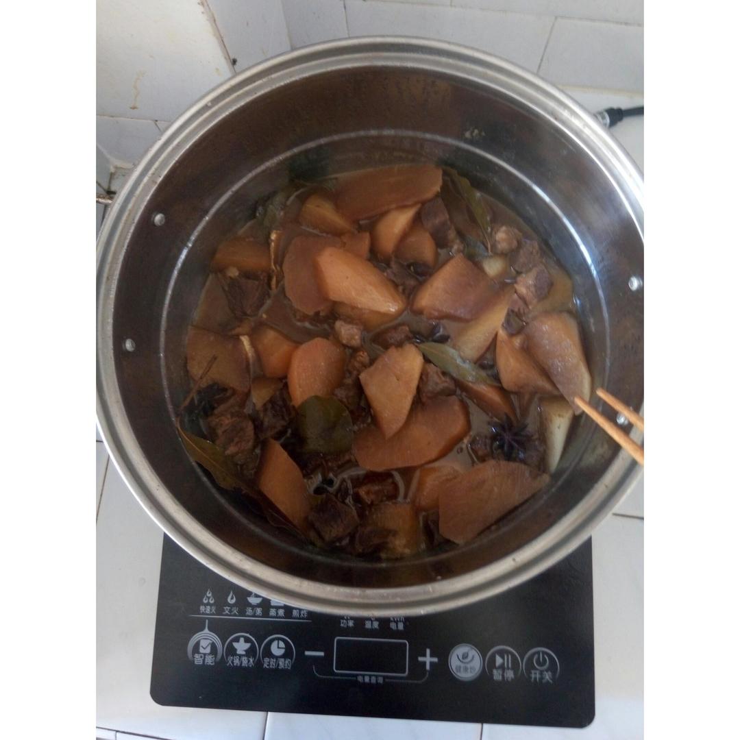 广式萝卜牛腩煲