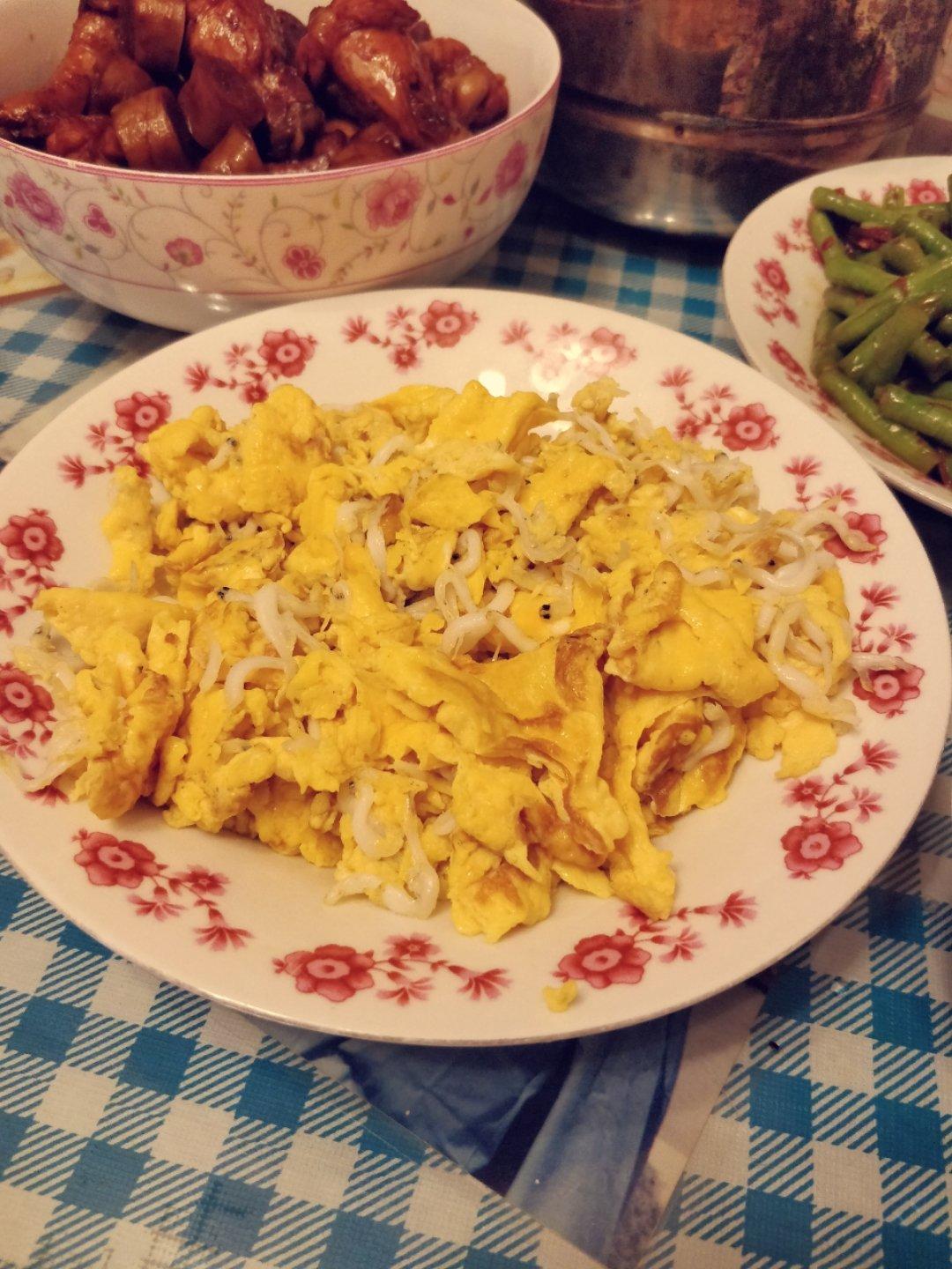 银鱼炒蛋