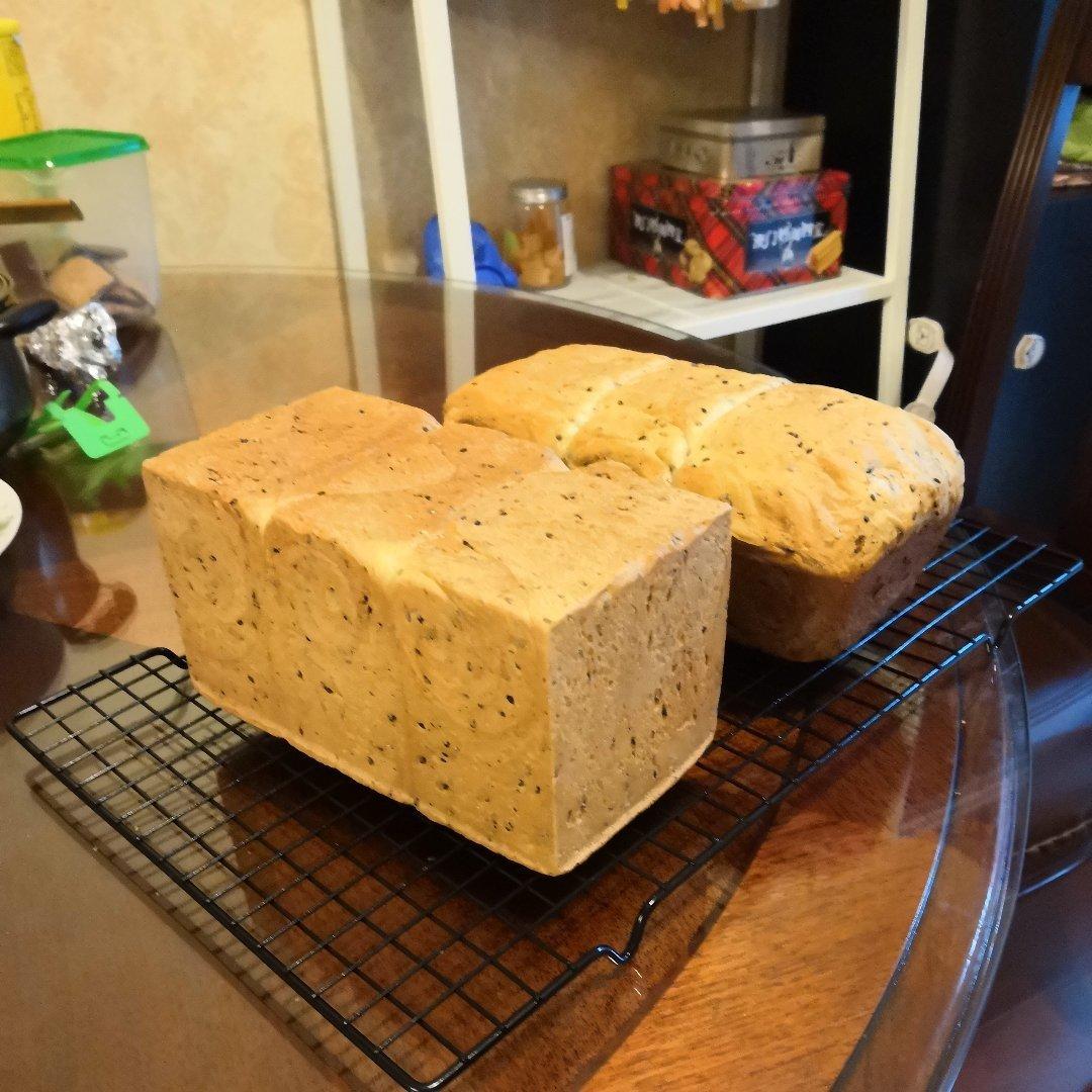 黑芝麻奶香吐司