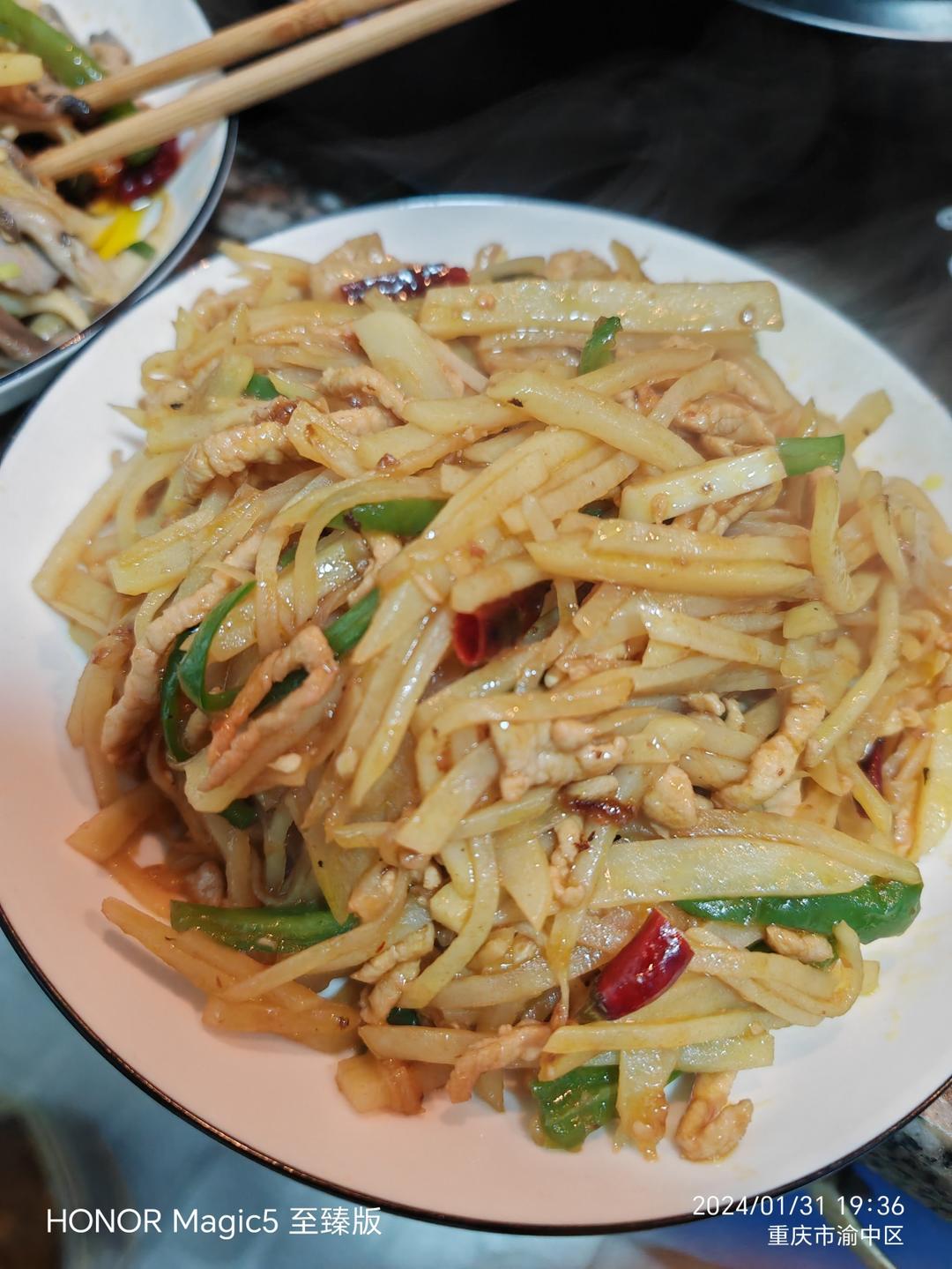 青椒土豆炒肉丝