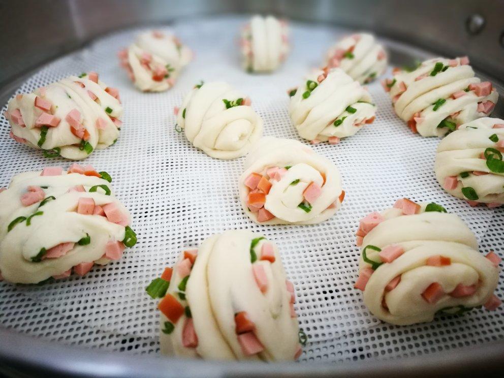 最好吃的火腿葱香花卷—附让葱不变黄的小窍门