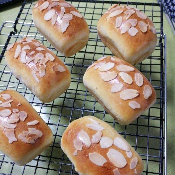 酸奶红豆小枕头面包