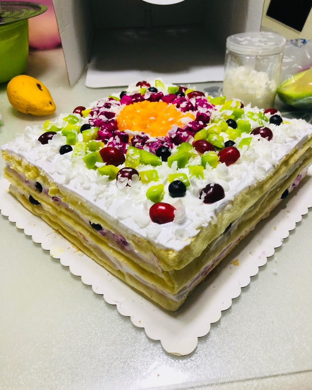 酥糖姐姐做的方形水果夹层蛋糕