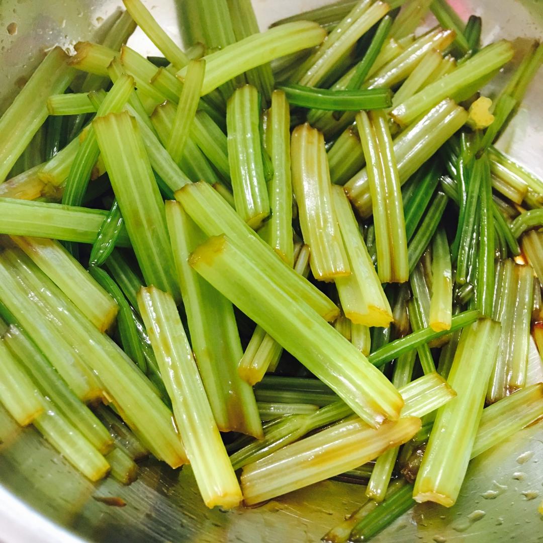 凉拌芹菜（简洁版）