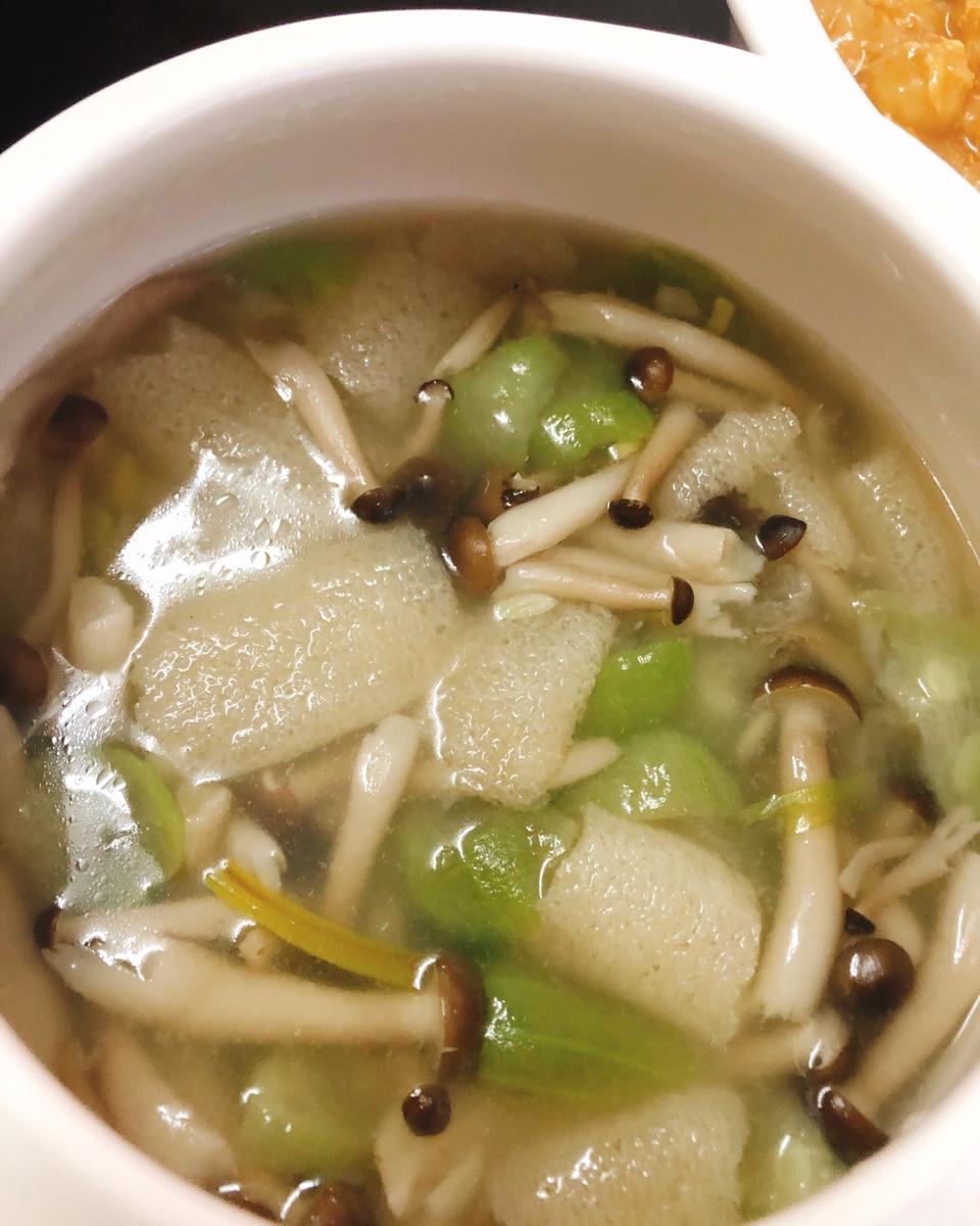 竹荪丝瓜菌菇汤