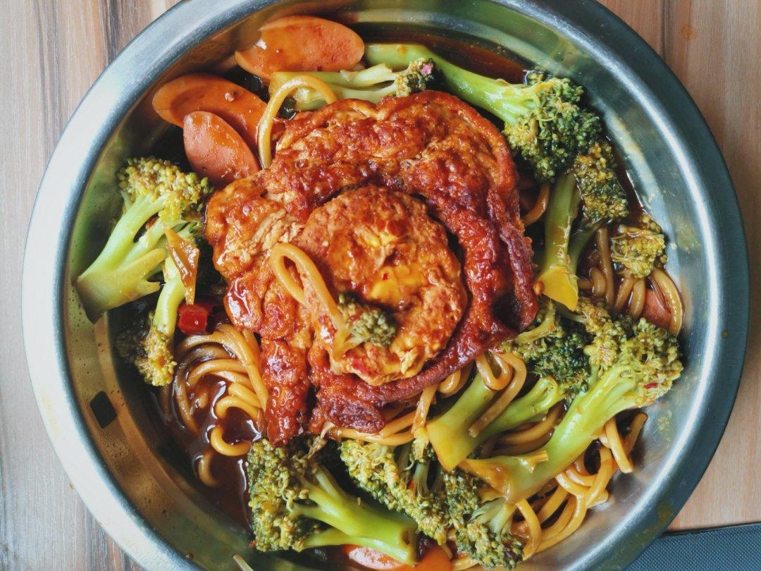 舔盘的荷包蛋焖面