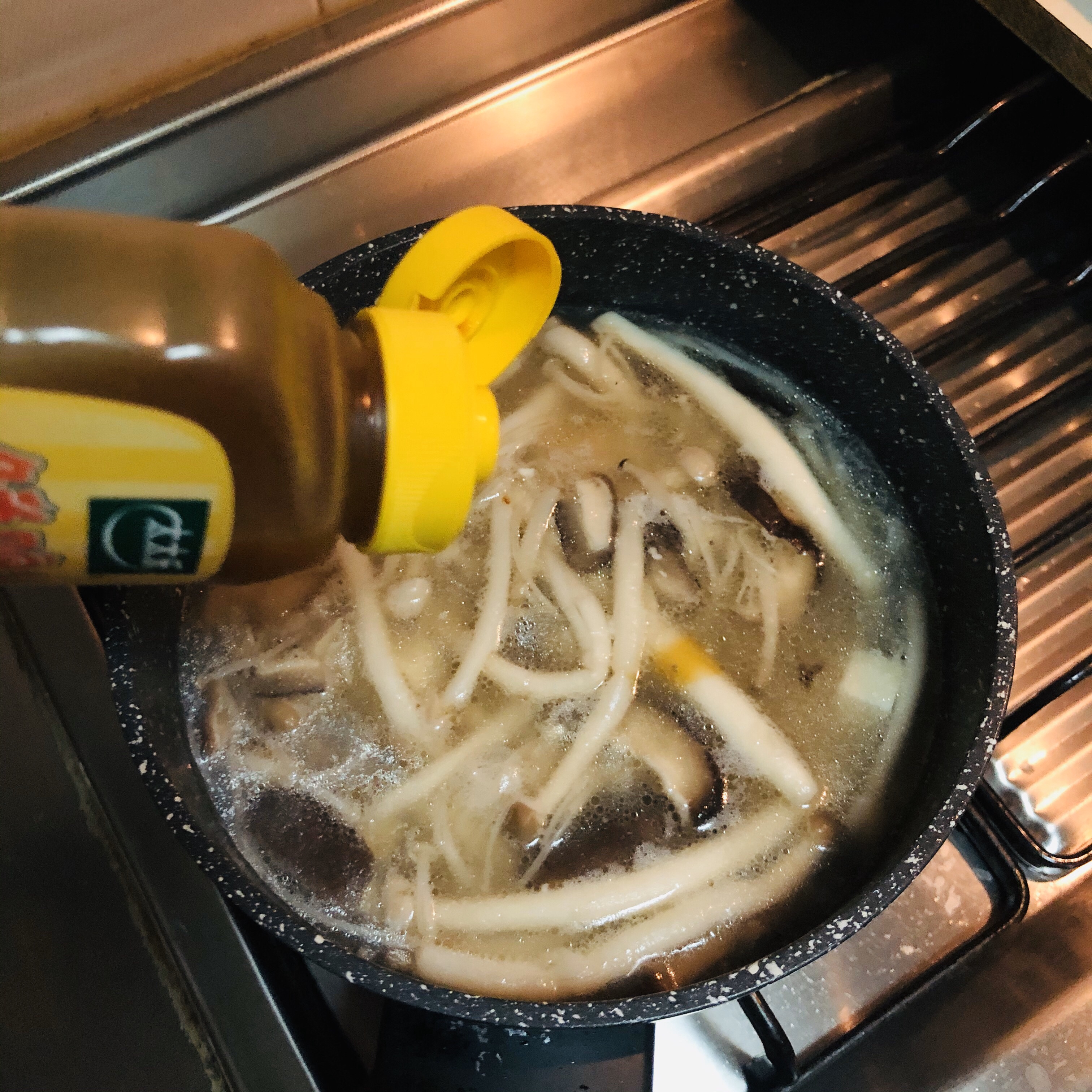 鸡汁菌菇虾仁豆腐汤+太太乐鲜鸡汁快手菜的做法 步骤6