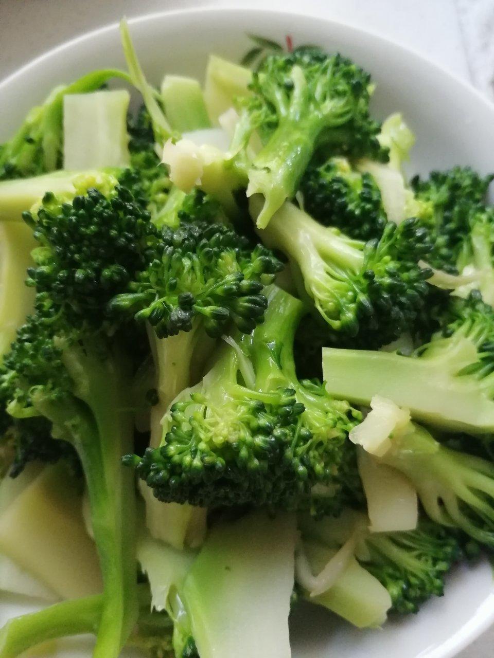 简单好吃的凉拌西兰花