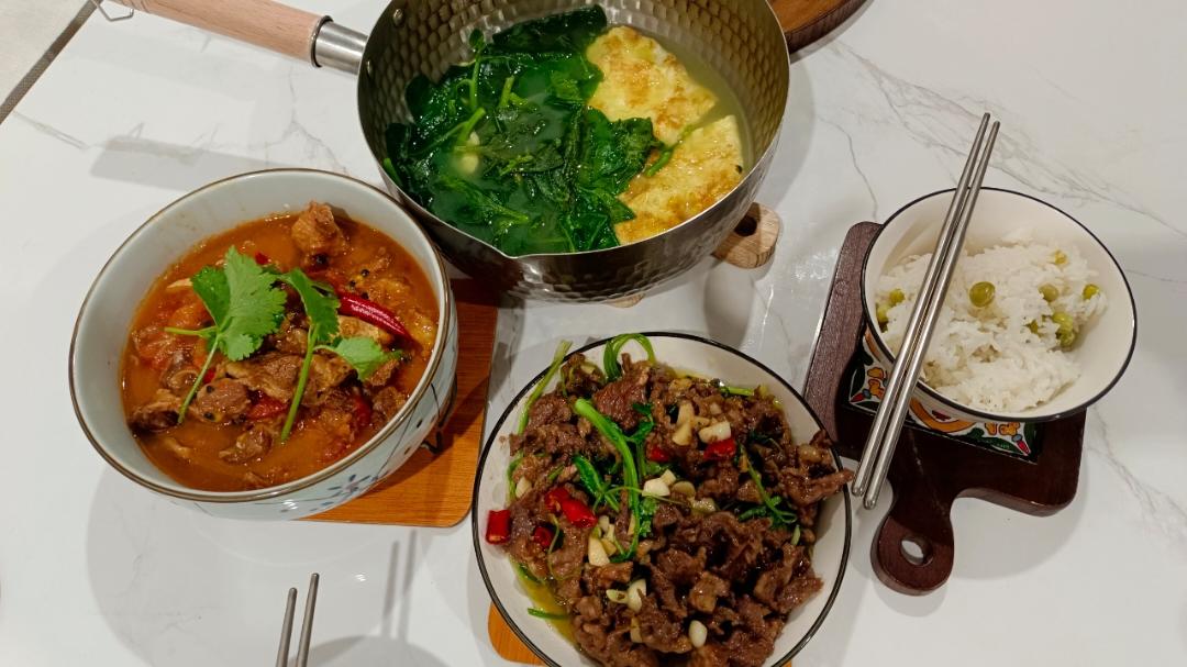 香菜爆炒牛肉（主打嫩）
