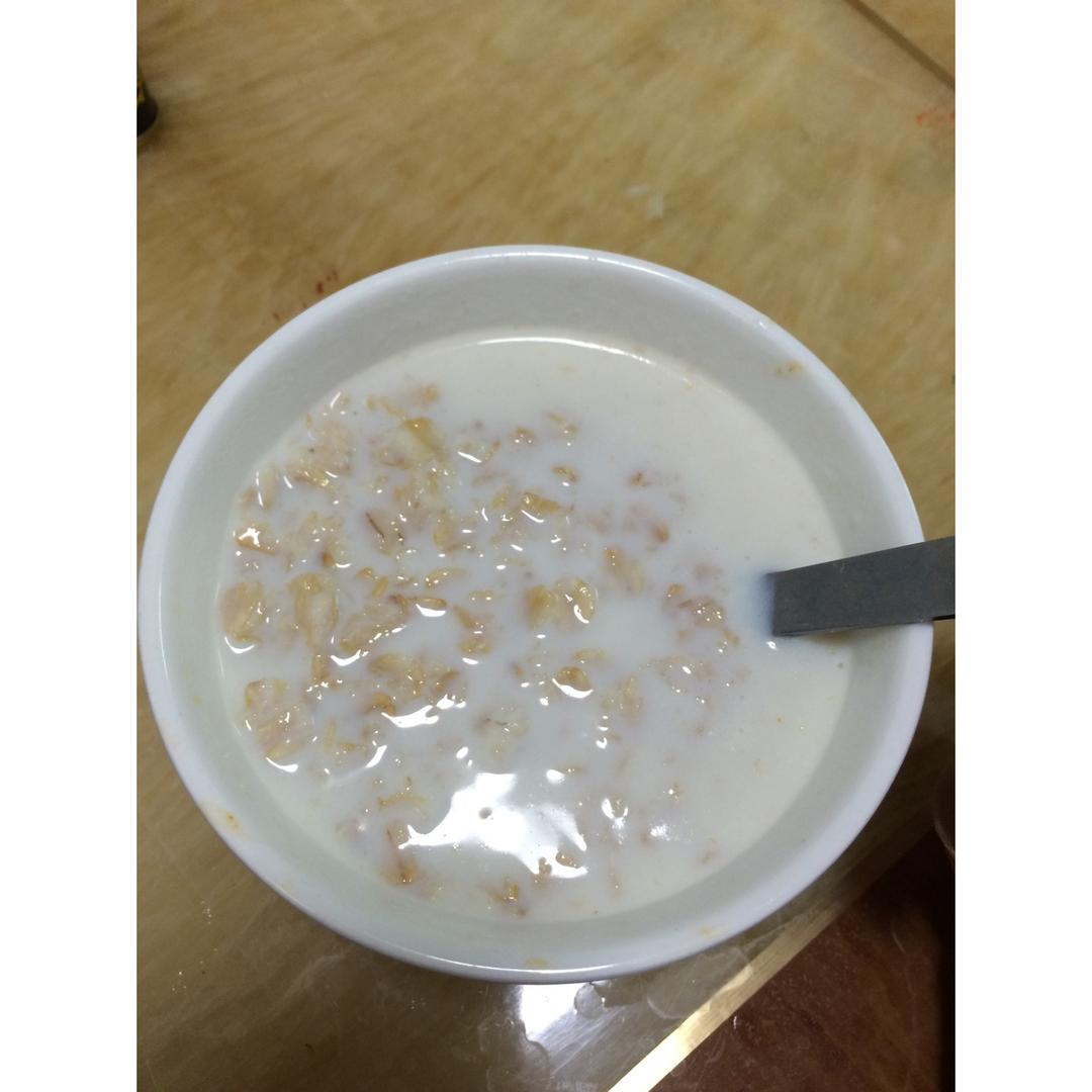 zz3hyb做的牛奶燕麦粥