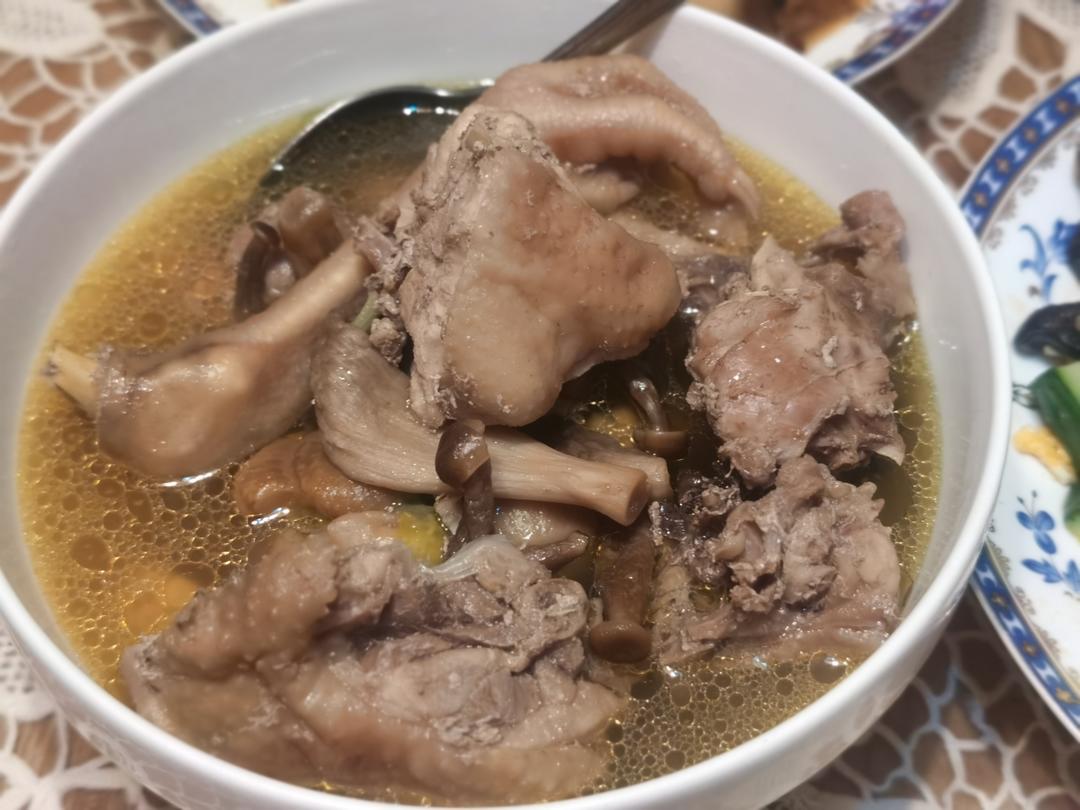 板栗炖鸡汤