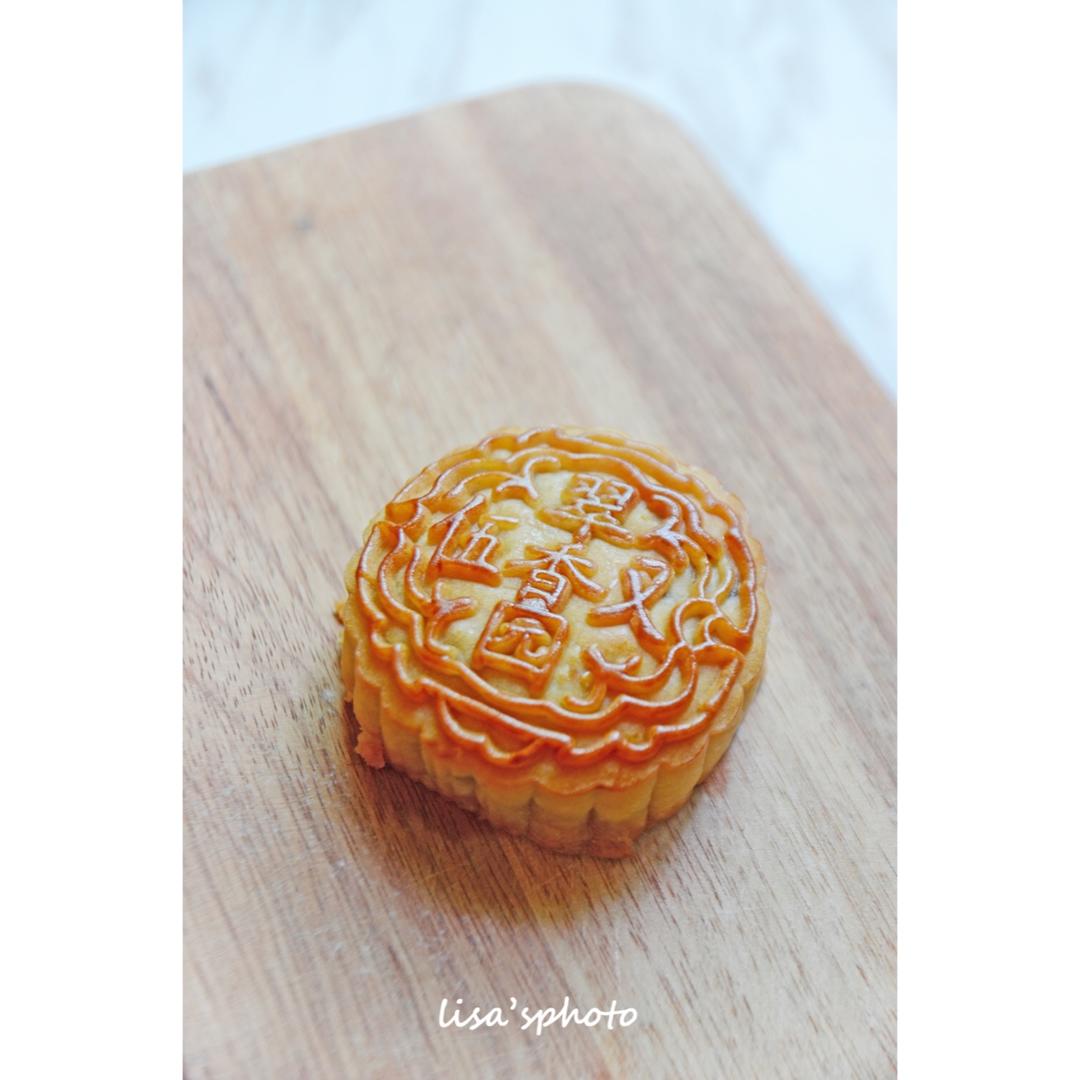 广式月饼—蛋黄莲蓉月饼