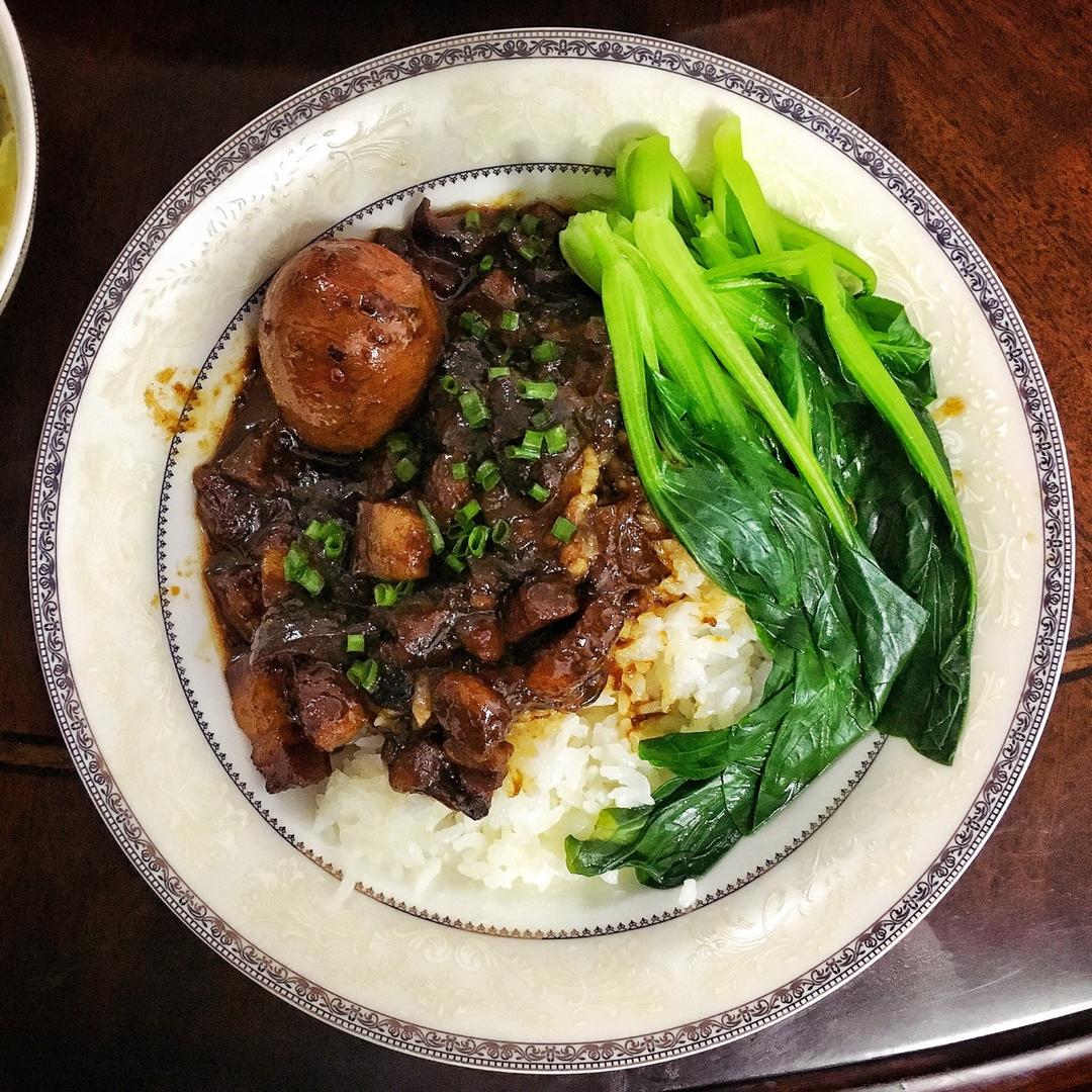 洋葱酥卤肉饭