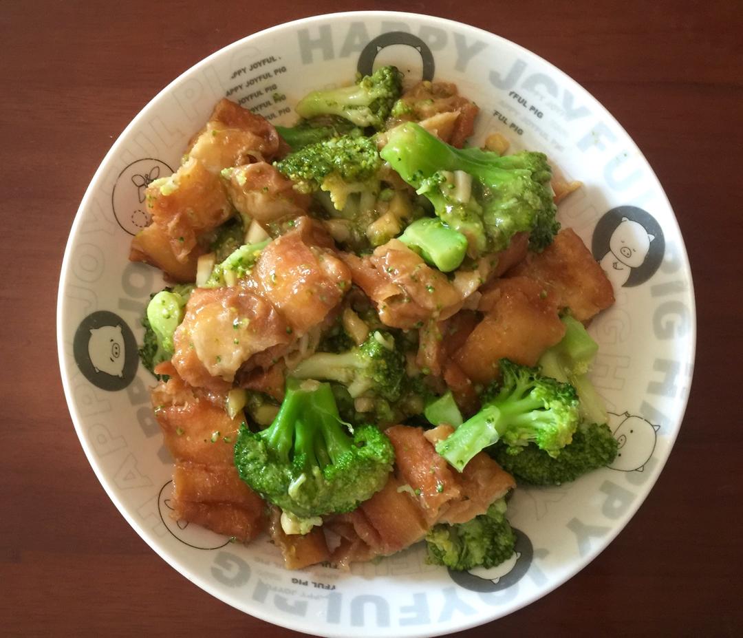 西兰花炒油条