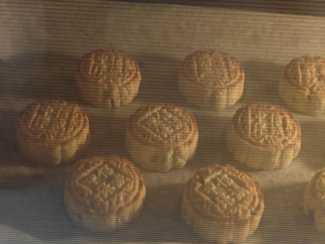 奶酥皮月饼｜不用糖浆！无需回油（金沙南瓜馅）