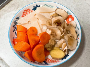 响螺片海底椰胡萝卜汤的做法 步骤4