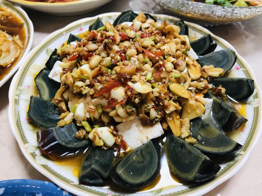 皮蛋拌豆腐