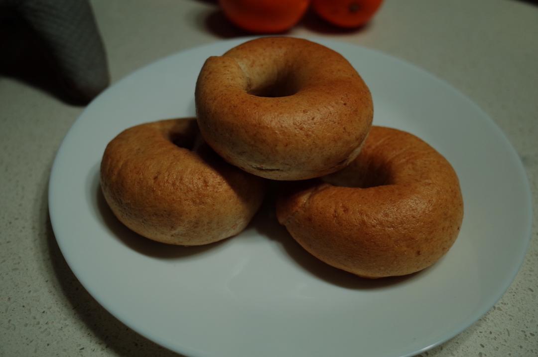 椰香奶酪夹心全麦橙皮贝果