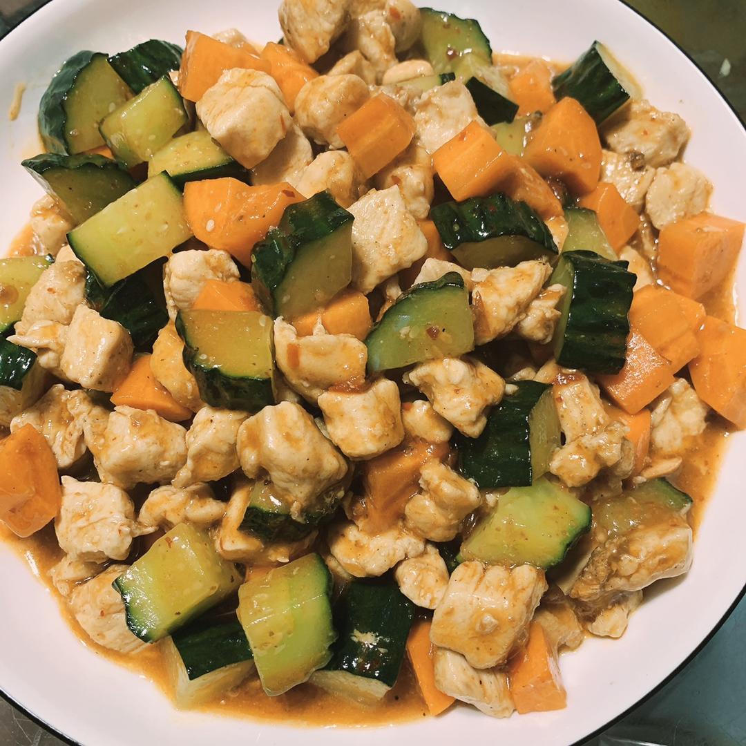 家庭版宫爆鸡丁，简单好吃特别下饭