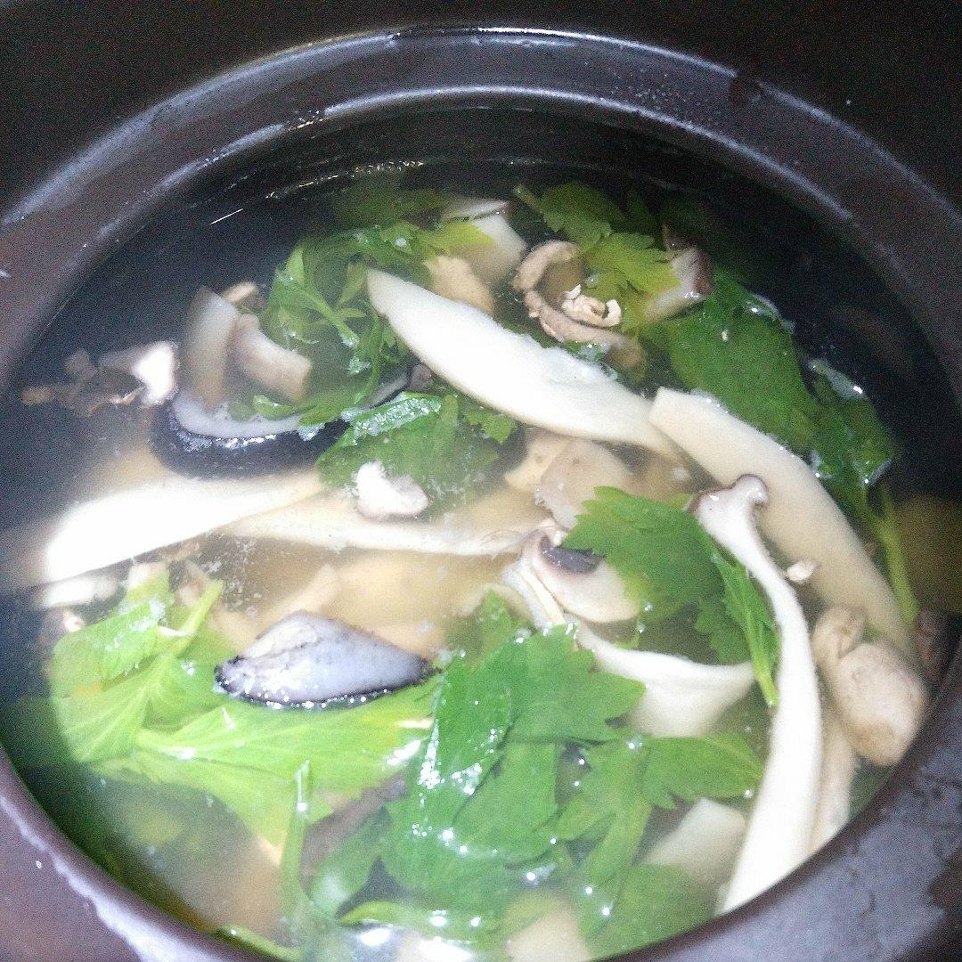 冬日暖汤——菌菇汤