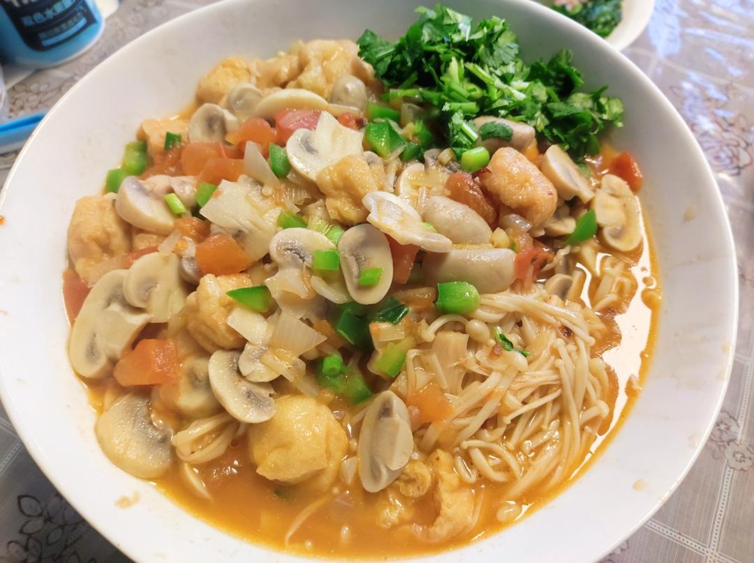 金针菇番茄肥牛卷