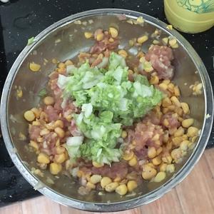 玉米白菜猪肉饺的做法 步骤3