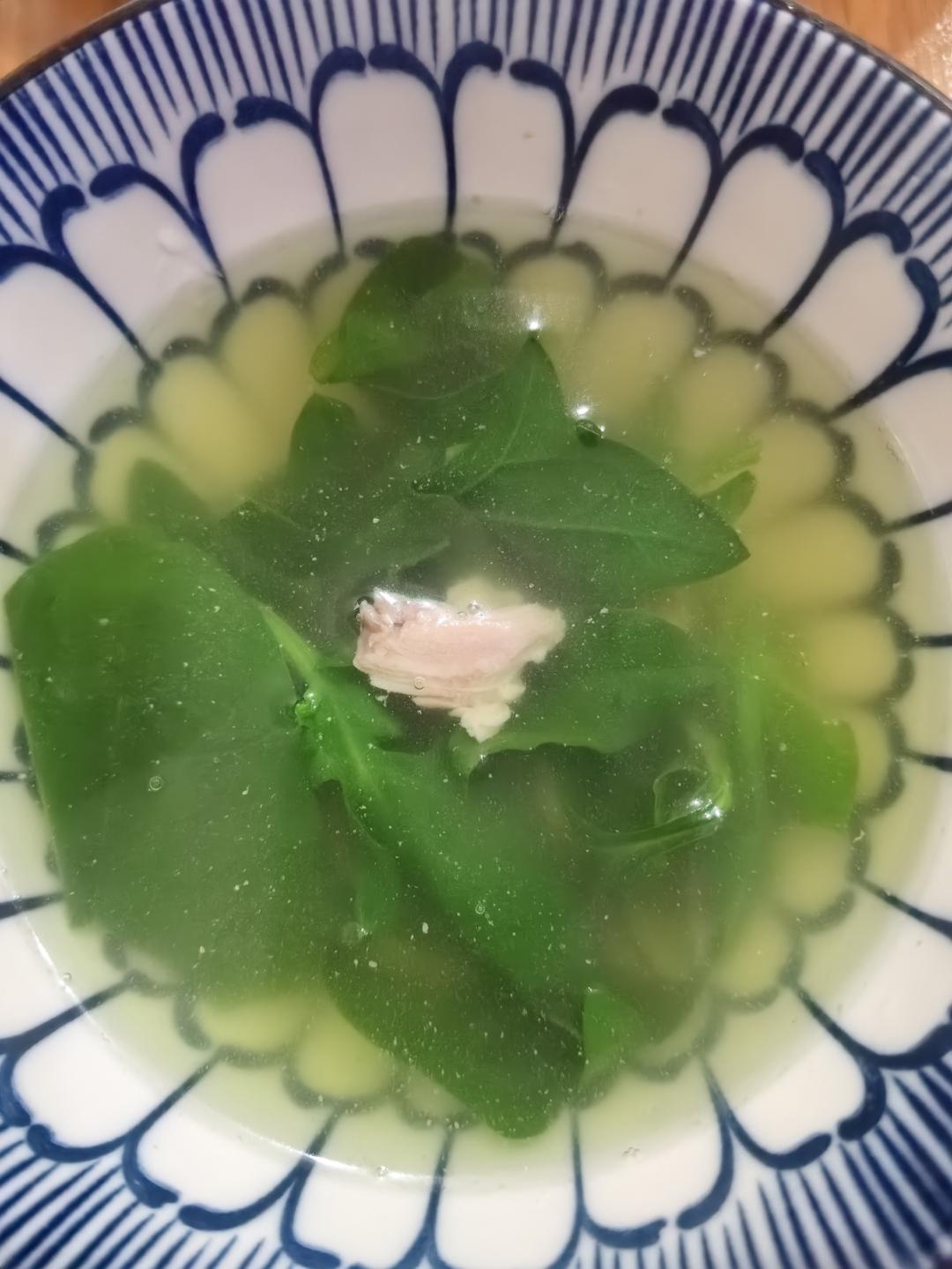 鸡腿肉菠菜清汤的做法