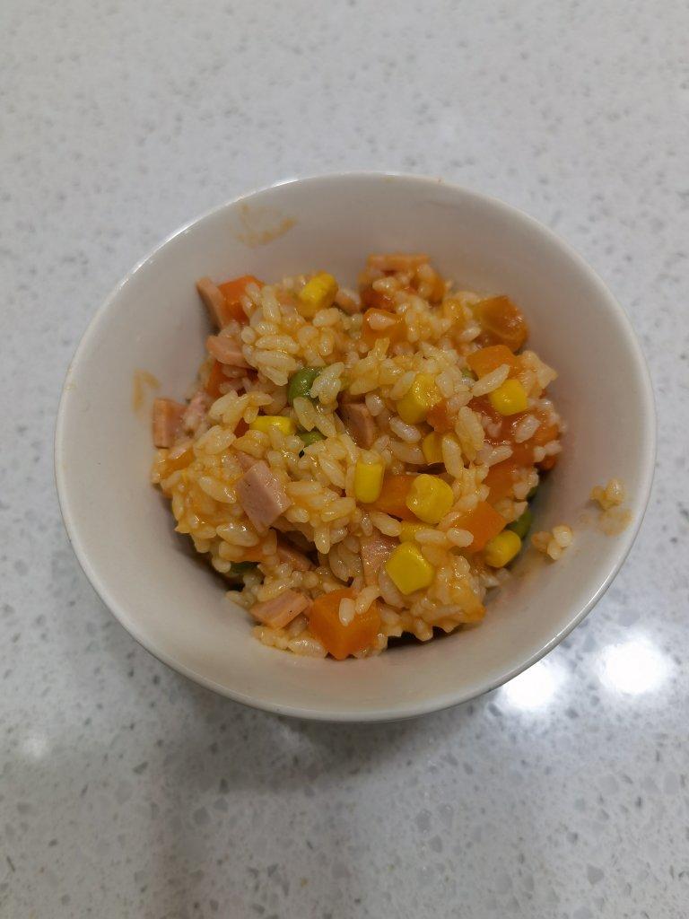 汤汁浓郁的番茄火腿烩饭！一碗不够吃