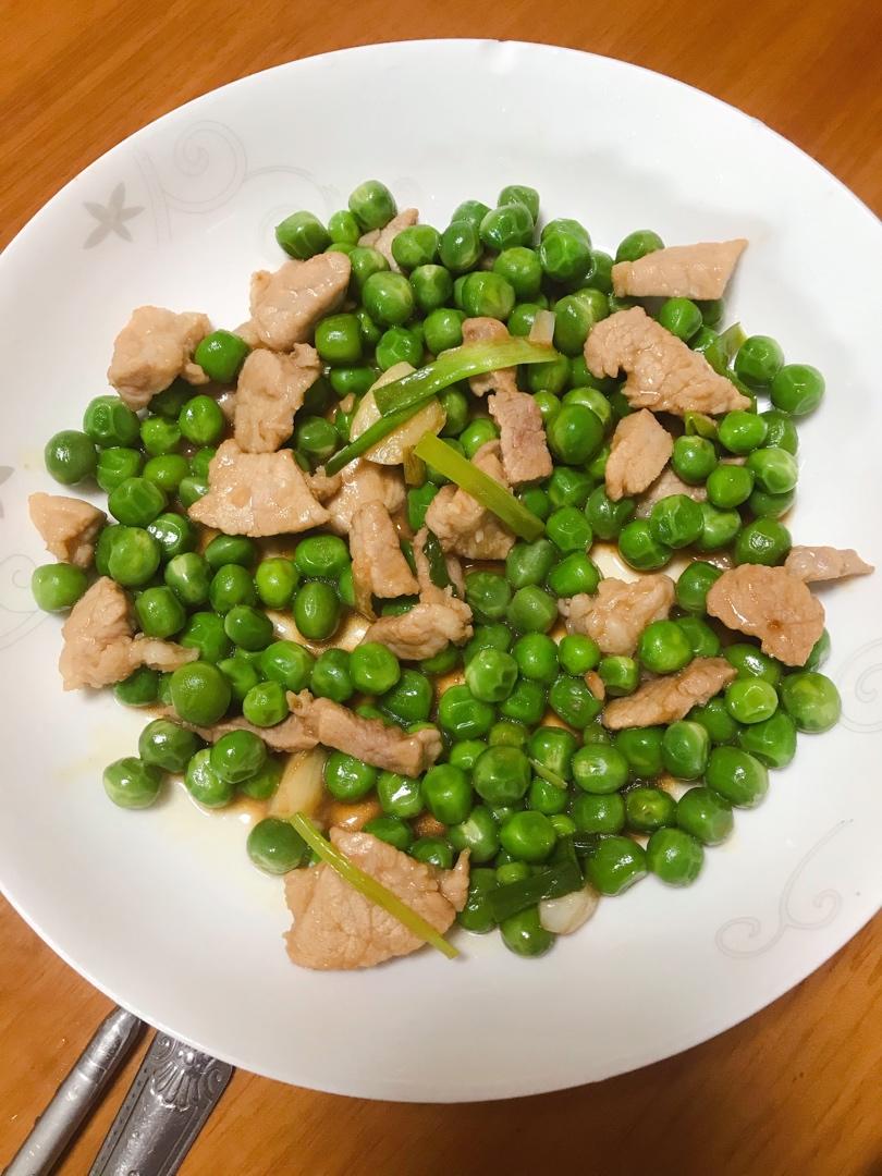 青豌豆炒肉丁