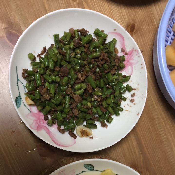 儿子能吃满满一碗饭的肉末豆角