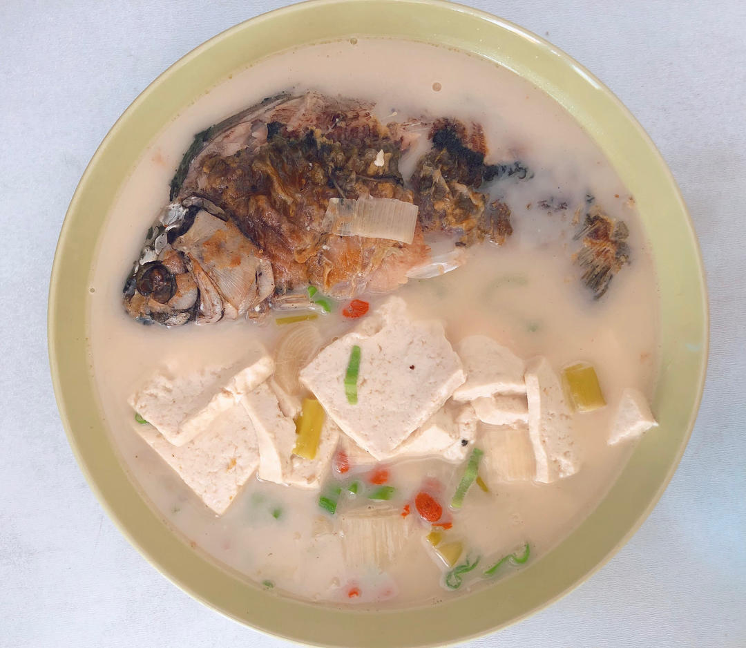 奶白鲫鱼豆腐汤|一条鱼最后的温柔