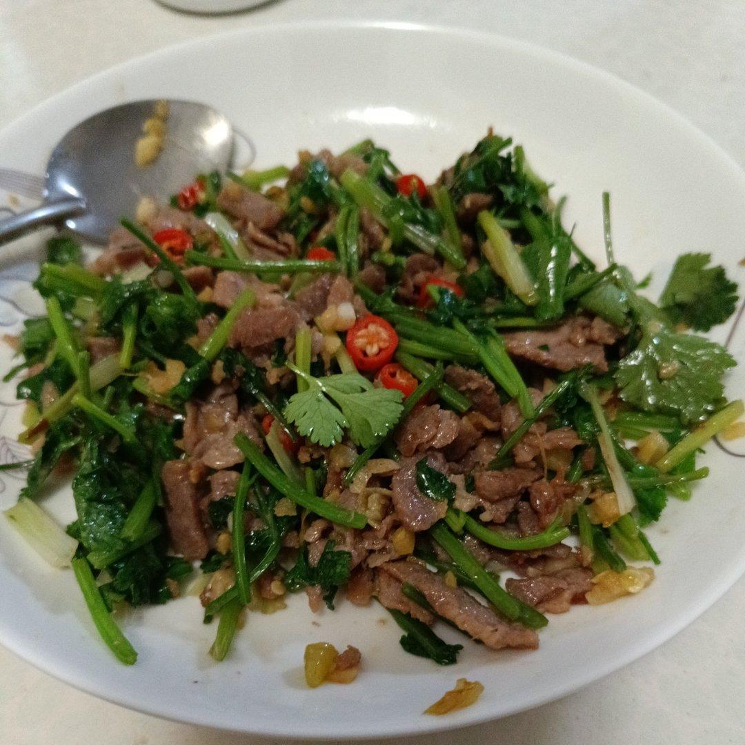 小炒黄牛肉，肉嫩味香！太好吃了简直是米饭杀手！