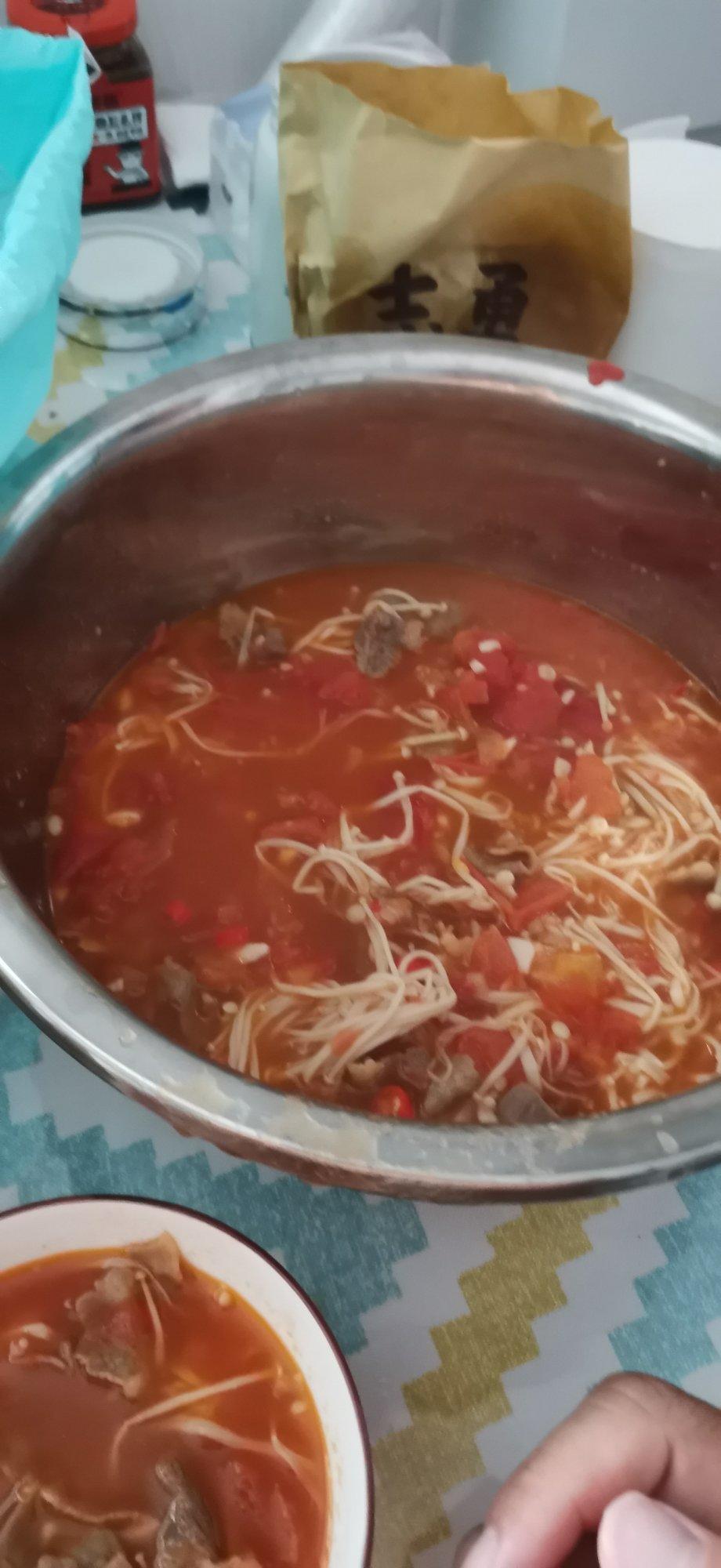 金针菇肥牛番茄锅