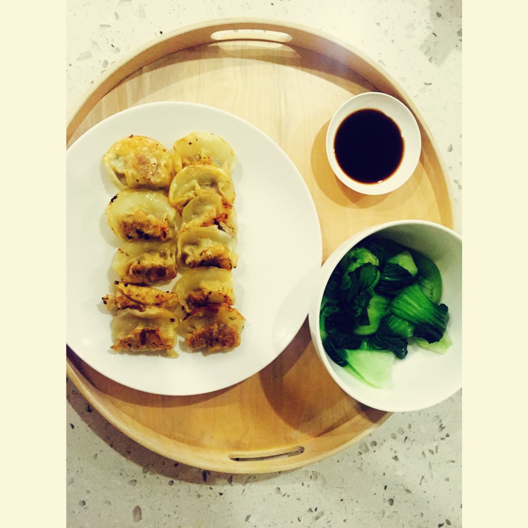 速冻水饺吃腻了吗~变锅贴吧(๑´ڡ`๑)